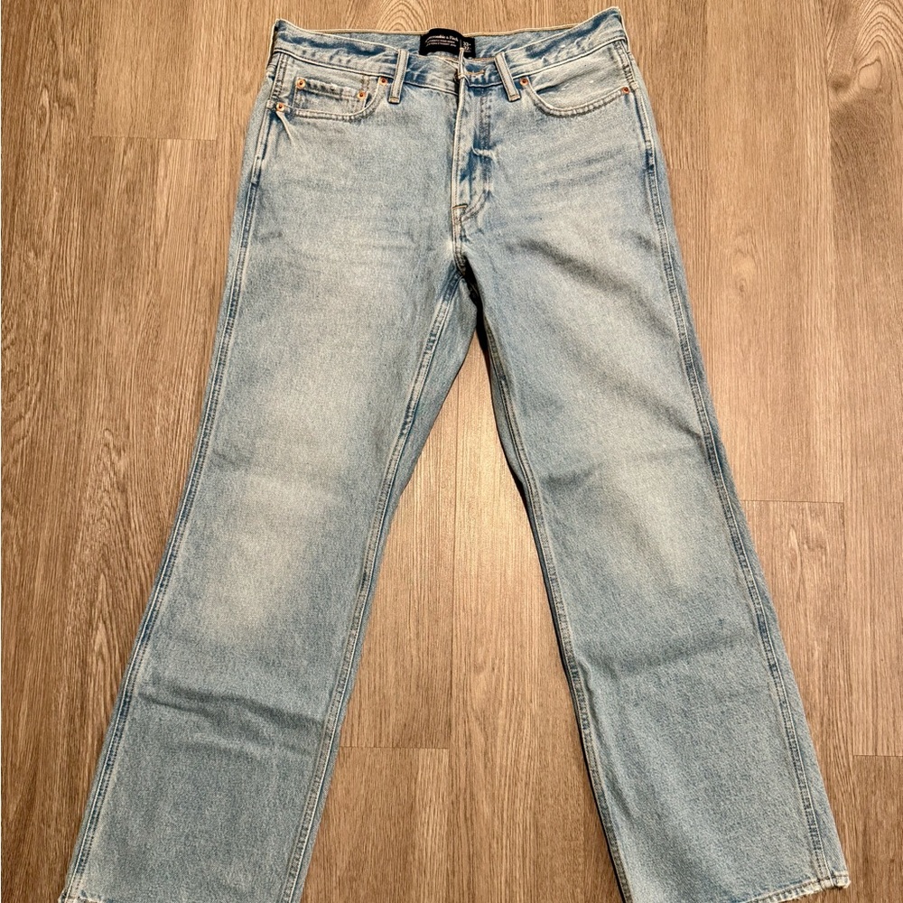 NEW Abercrombie Men's Light Wash Western Straight Jean (33 x 32)